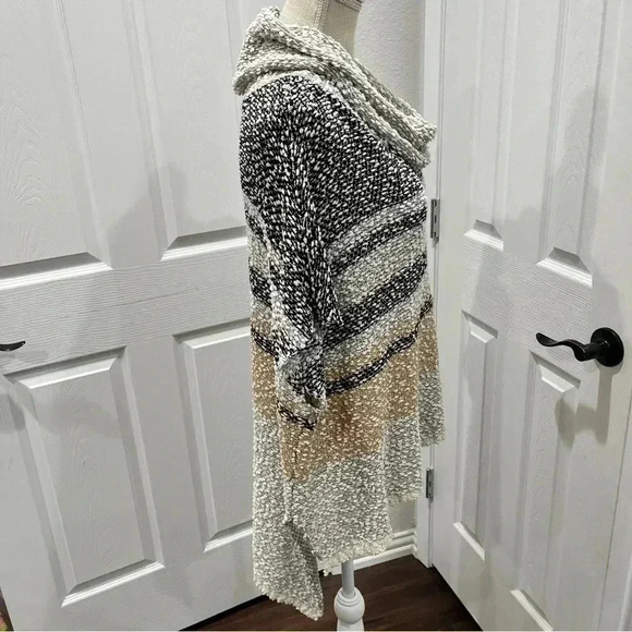 Love on a Hanger cowl neck short sleeve neutral colored high/ low hem sweater - Picture 3 of 8